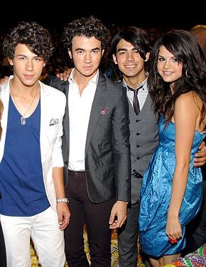 888f3ed40664b124_gomez-jonas-b.jpg