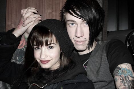 demi-lovato-and-trace-cyrus.jpg