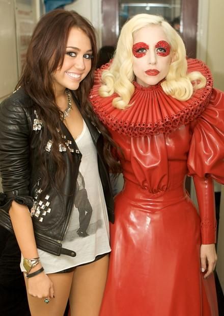 miley-cyrus-lady-gaga-meeting-4.jpg