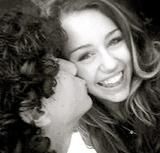 miley-cyrus-nick-jonas-kiss.jpg